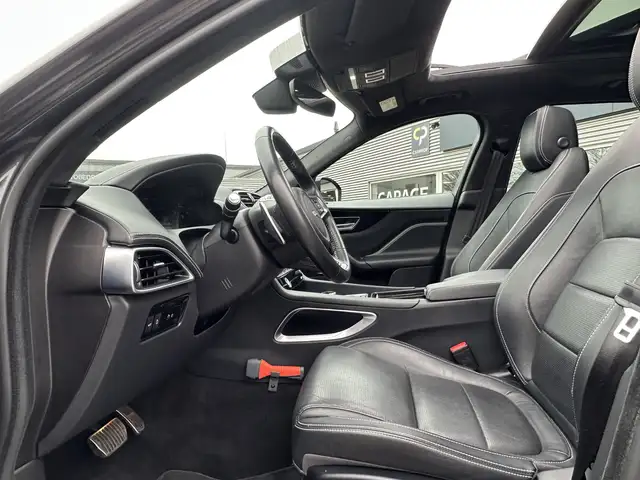 Jaguar F-Pace view 4