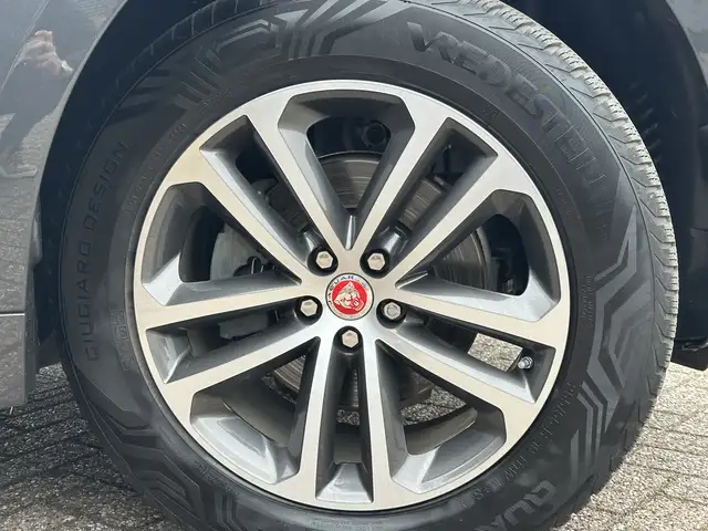 Jaguar F-Pace view 15