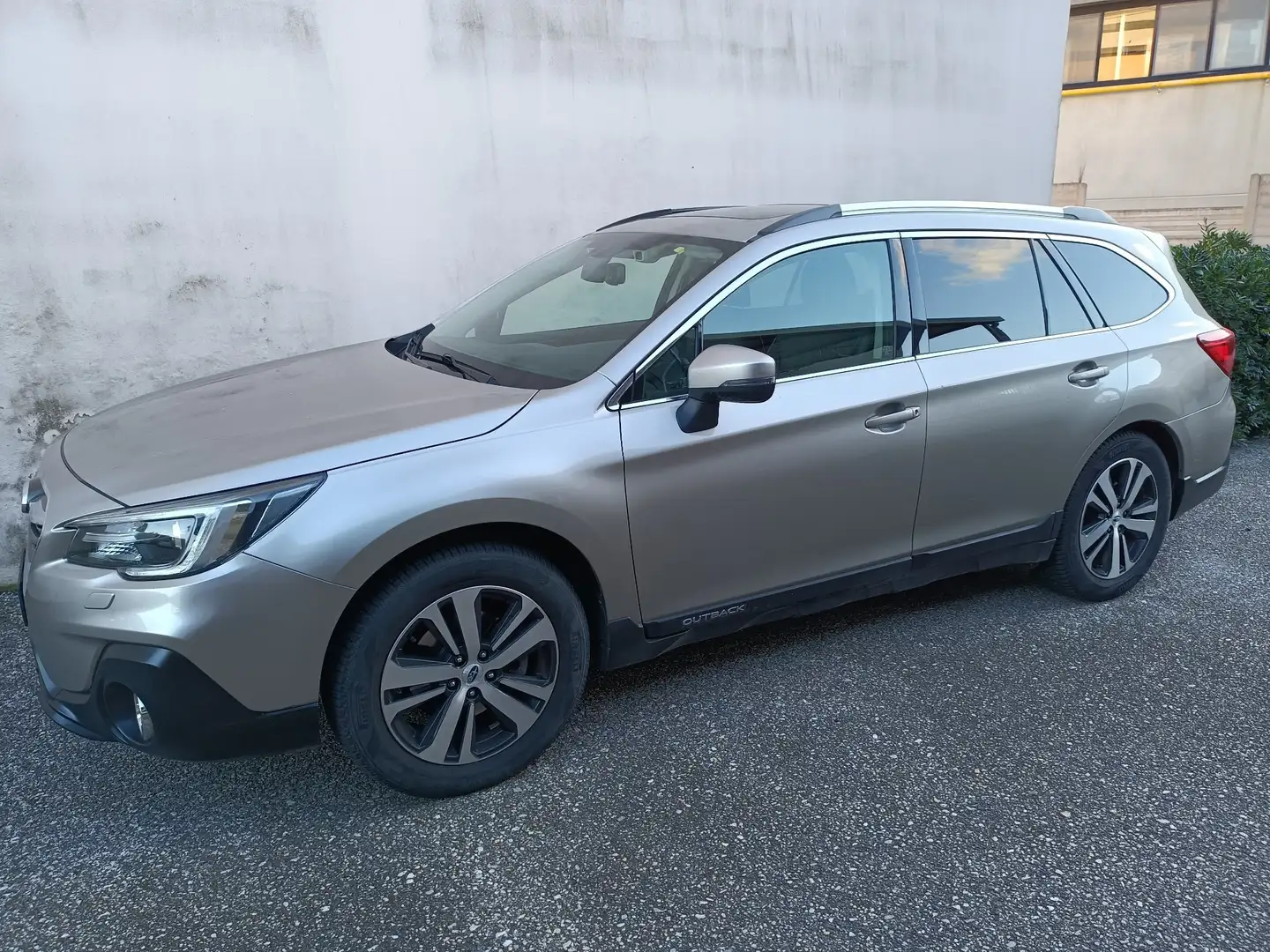 Subaru OUTBACK 2.5i Unlimited lineartronic my19 bež - 1