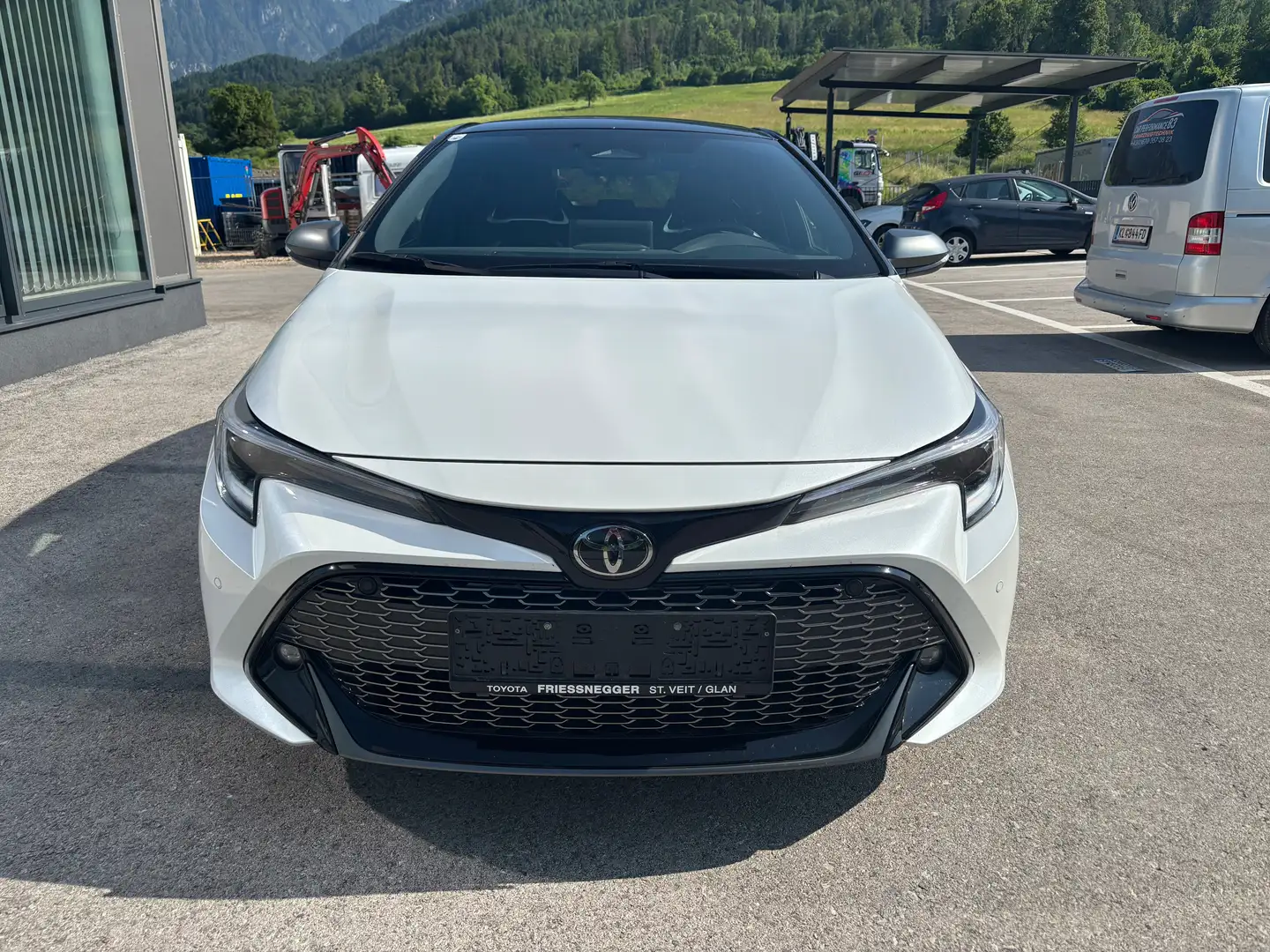 Toyota Corolla 2,0 GR Sport Hybrid Weiß - 2