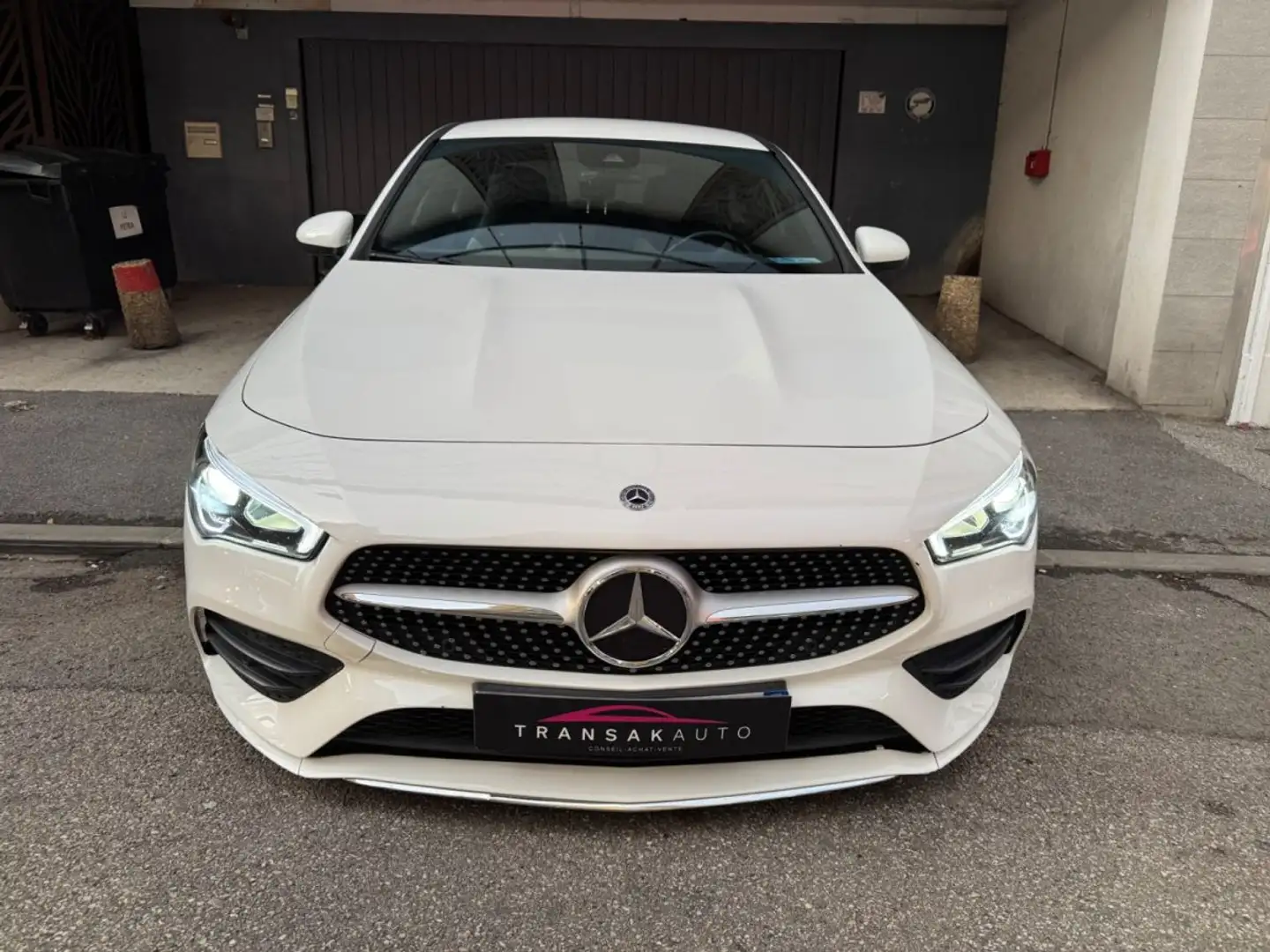 Mercedes-Benz CLA 180 COUPE 1.3 L 180 7G-DCT 136 CV PACK AMG Line Weiß - 2