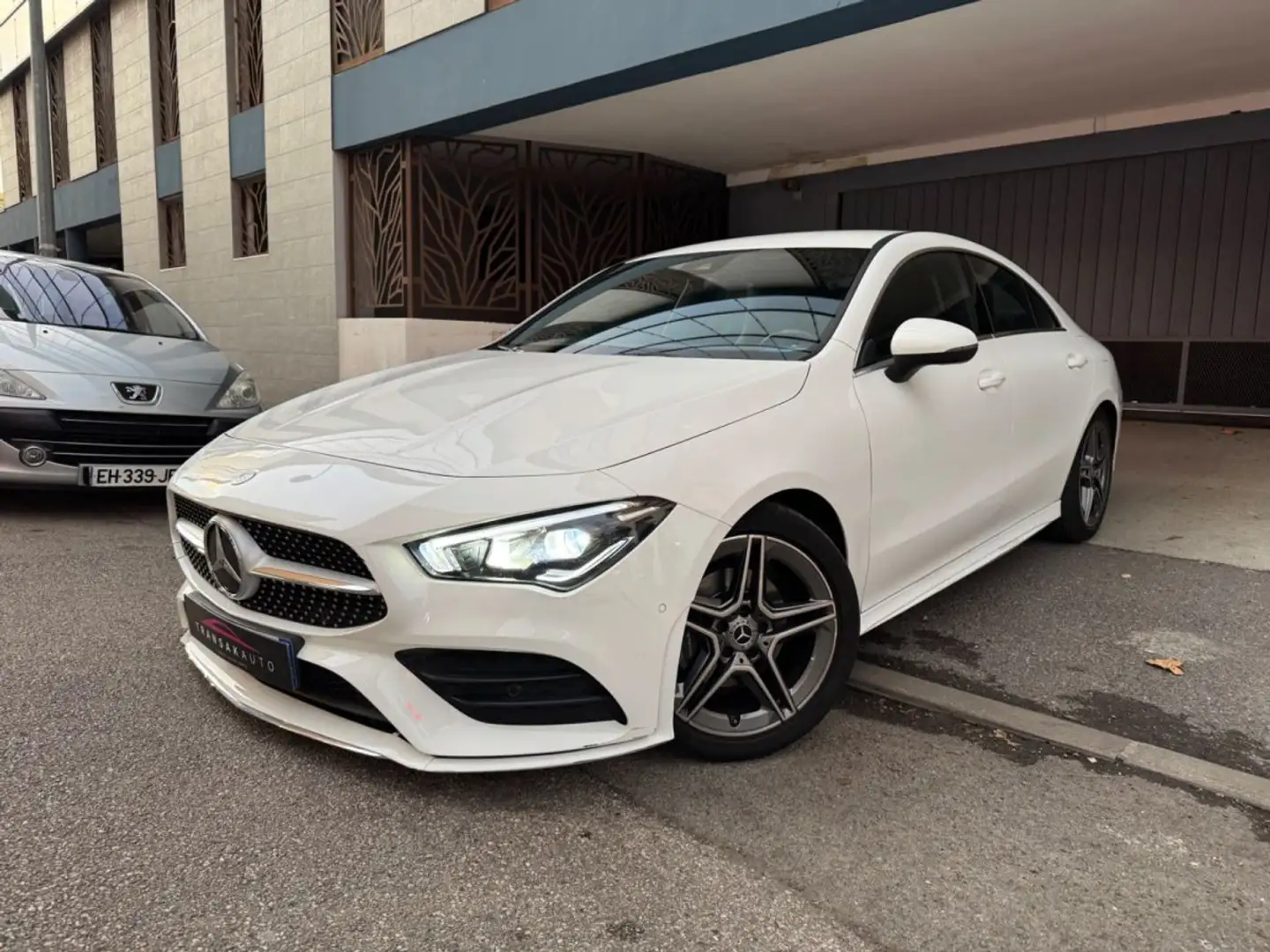 Mercedes-Benz CLA 180 COUPE 1.3 L 180 7G-DCT 136 CV PACK AMG Line Weiß - 1