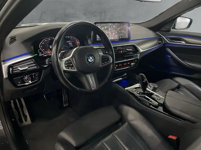 BMW 5 Series view 9