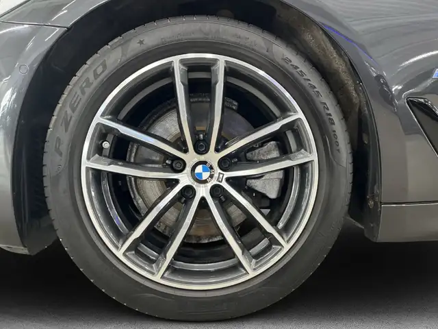 BMW 5 Series view 7