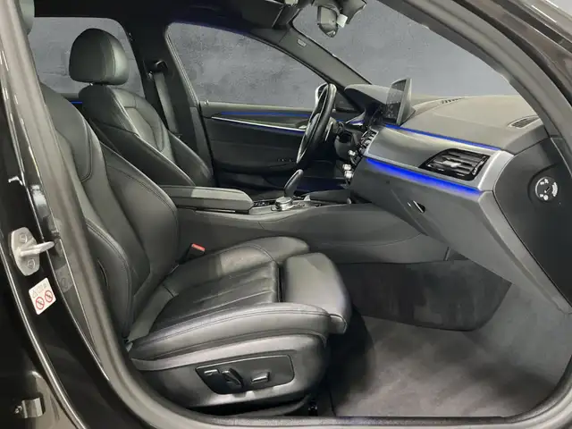 BMW 5 Series view 11