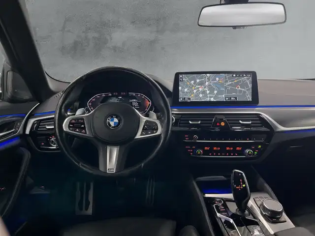 BMW 5 Series view 10