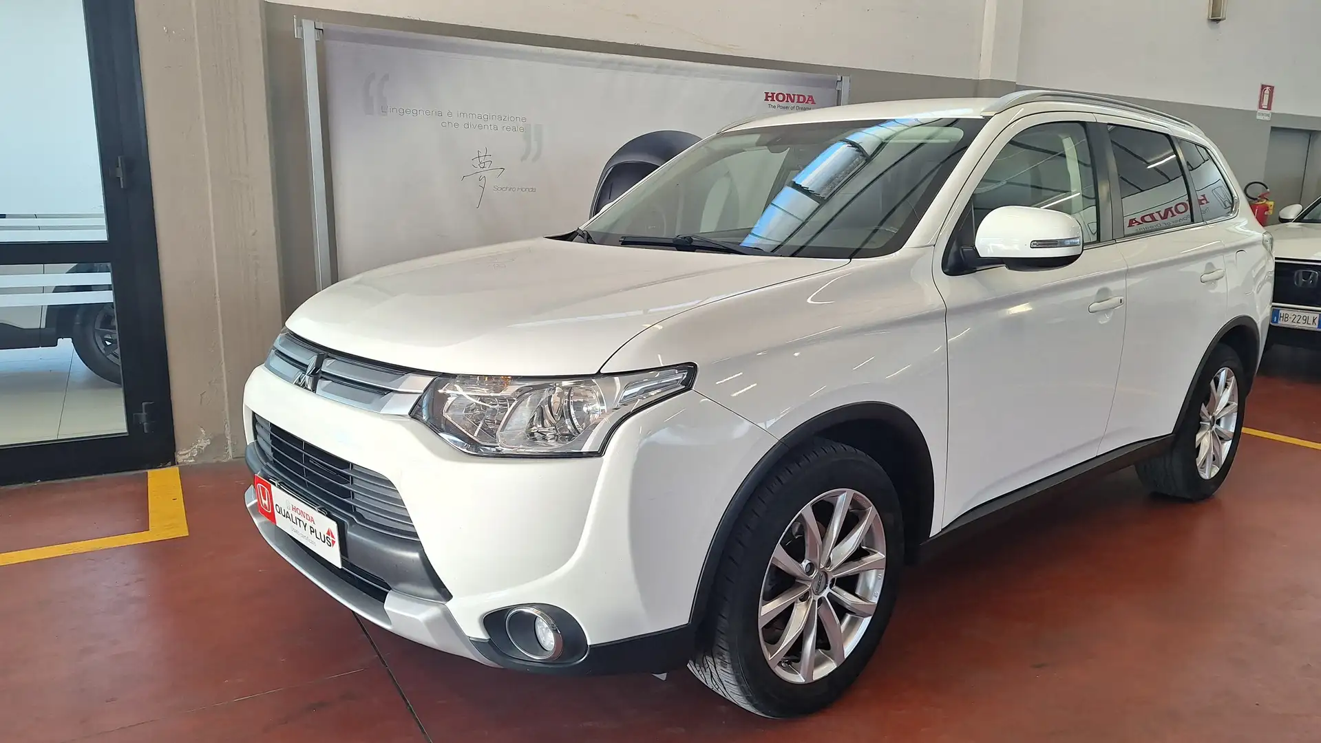 Mitsubishi Outlander Outlander 2.2 di-d cleartec Intense 4wd Bianco - 1
