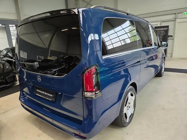 Mercedes-Benz V-Class view 9
