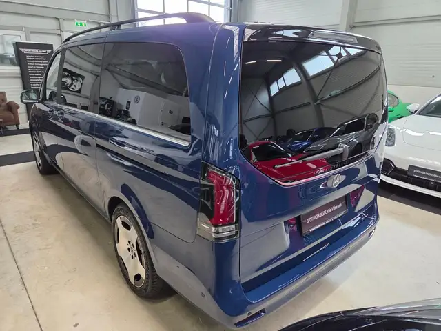 Mercedes-Benz V-Class view 11