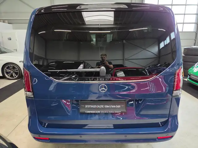 Mercedes-Benz V-Class view 10