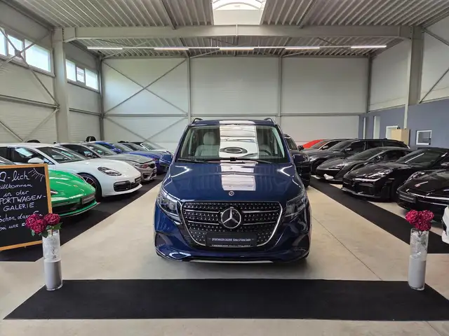 Mercedes-Benz V-Class view 2