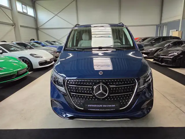 Mercedes-Benz V-Class view 3