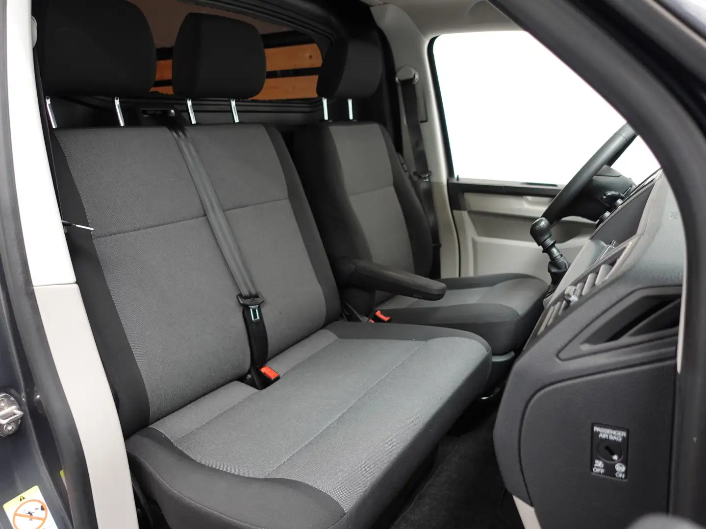 Volkswagen T6 Transporter 2.0 TDI L1H1 Airco Cruise control Trekhaak Parkeer Gris - 2