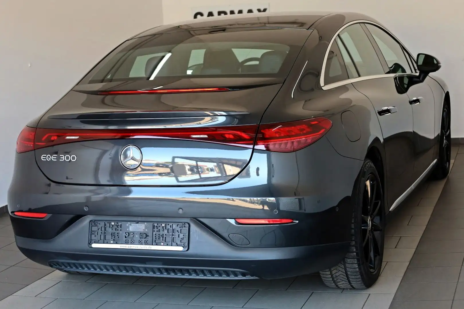 Mercedes-Benz EQE 300 Leder,Navi,LED,SH,Kamera,Keyless,Carplay Grau - 2