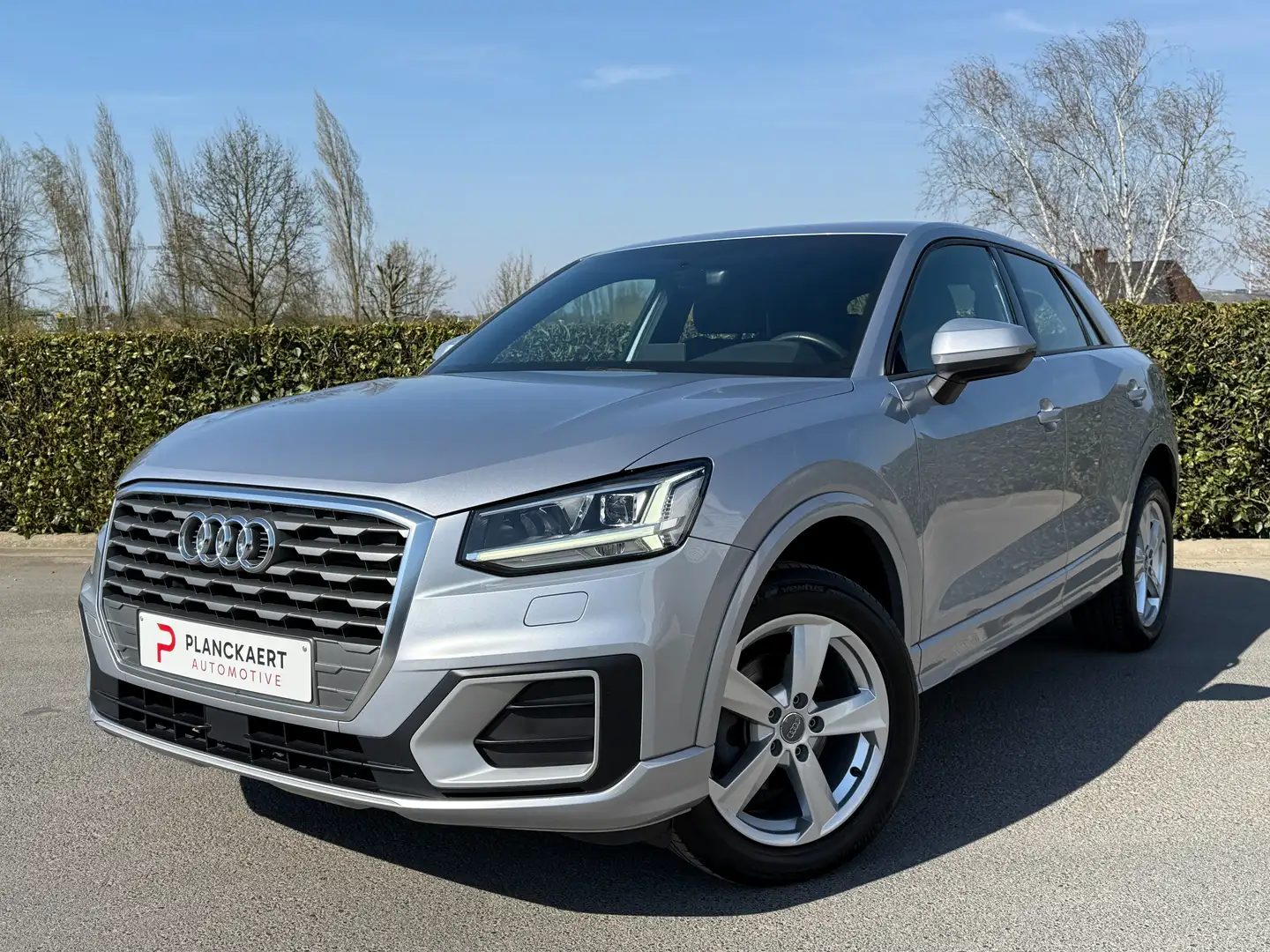 Audi Q2 30 TFSI Sport S tronic *Navi/Pdc/Alu/Connect/Led* Stříbrná - 1