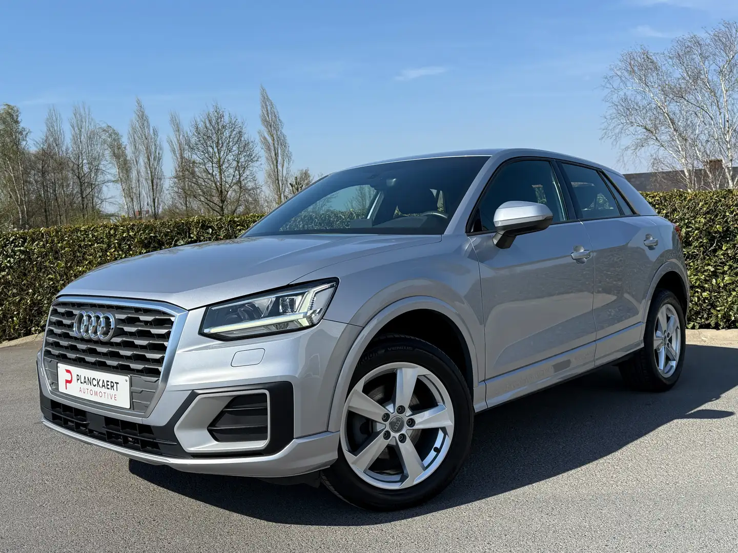 Audi Q2 30 TFSI Sport S tronic *Navi/Pdc/Alu/Connect/Led* Stříbrná - 2