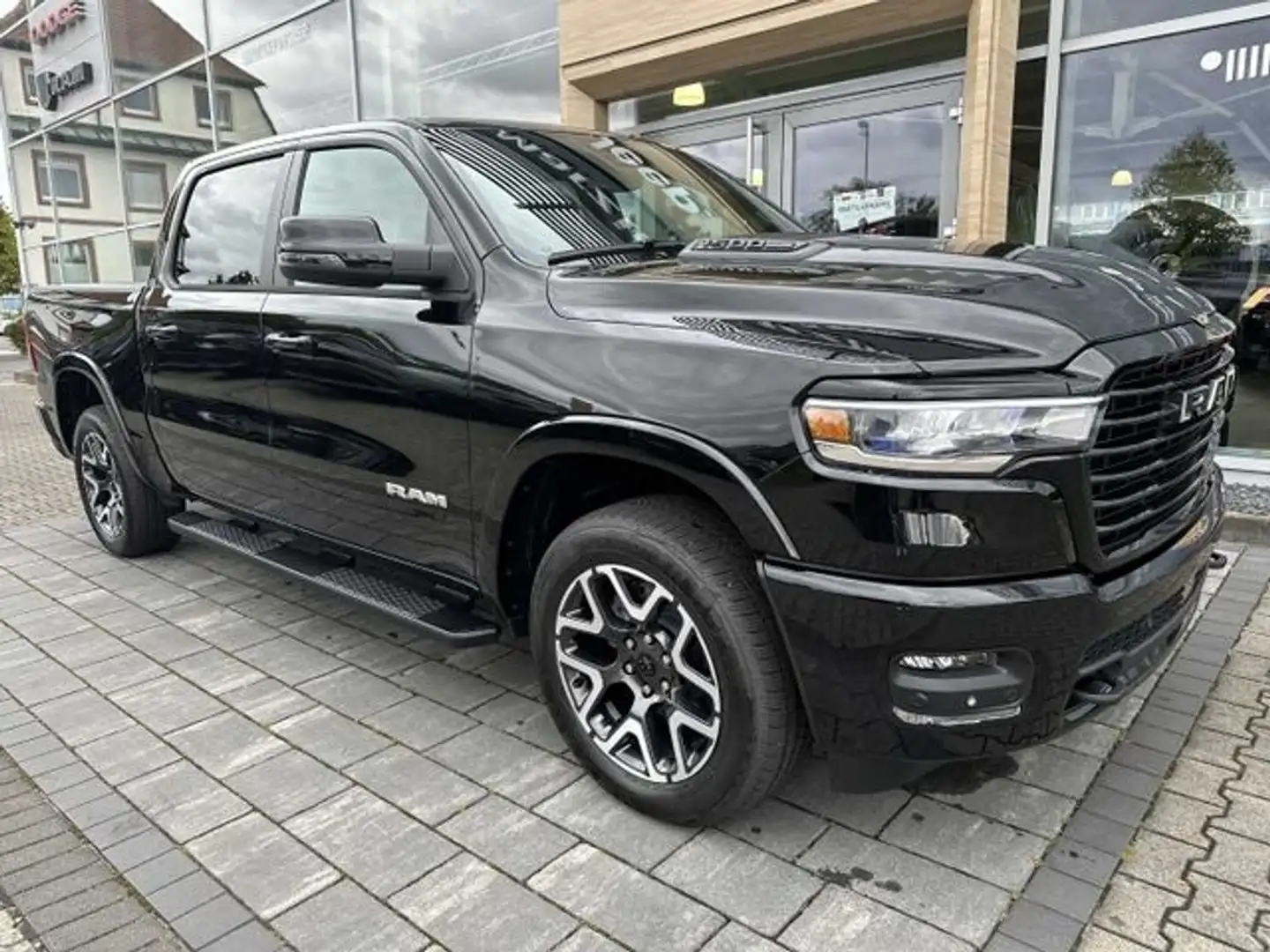 Dodge RAM 1500 Laramie MY25 Hurricane 12 Fekete - 2