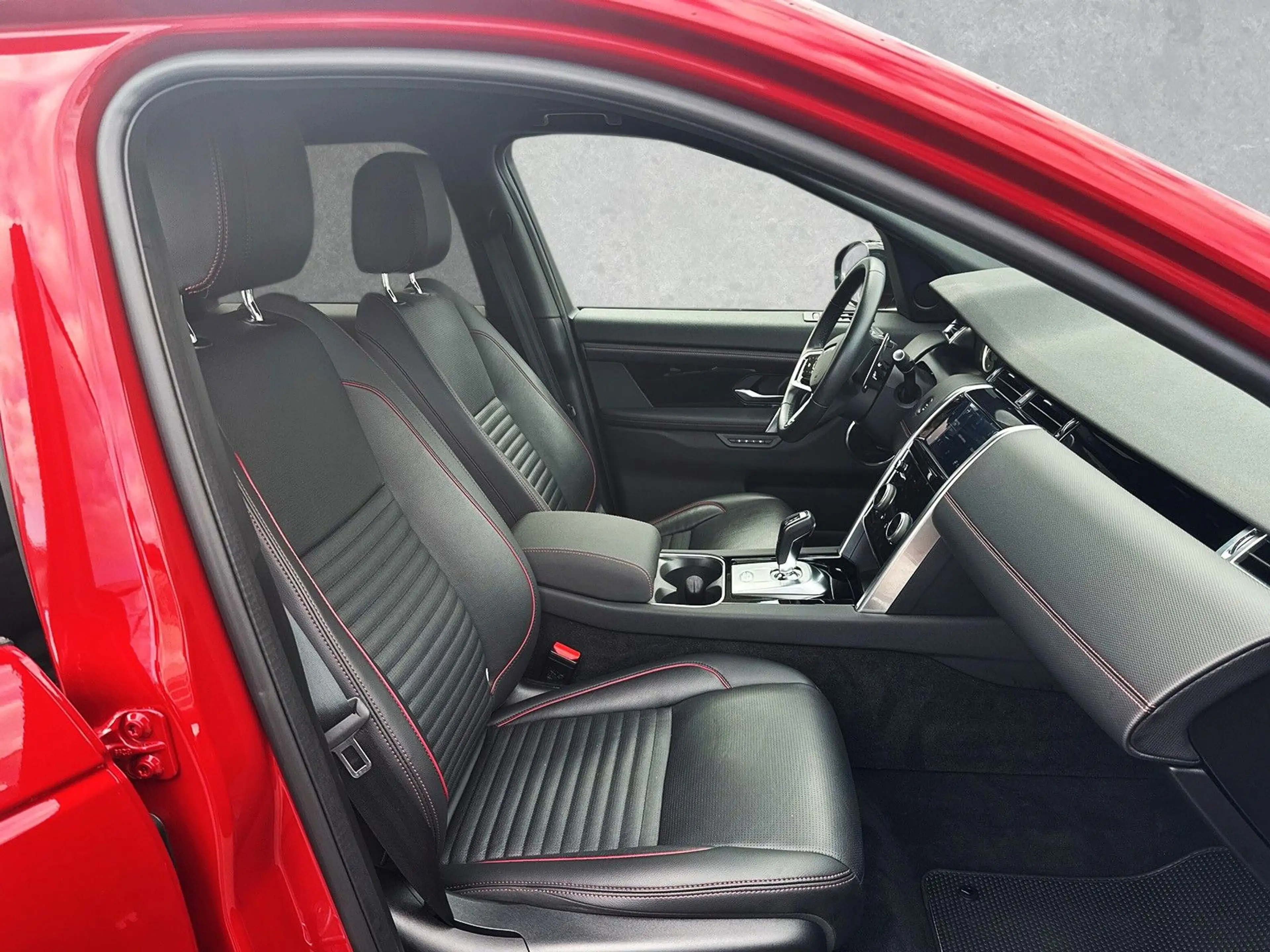 Land Rover Discovery Sport DISCOVERY SPORT P300e R-Dynamic SE — photo 3