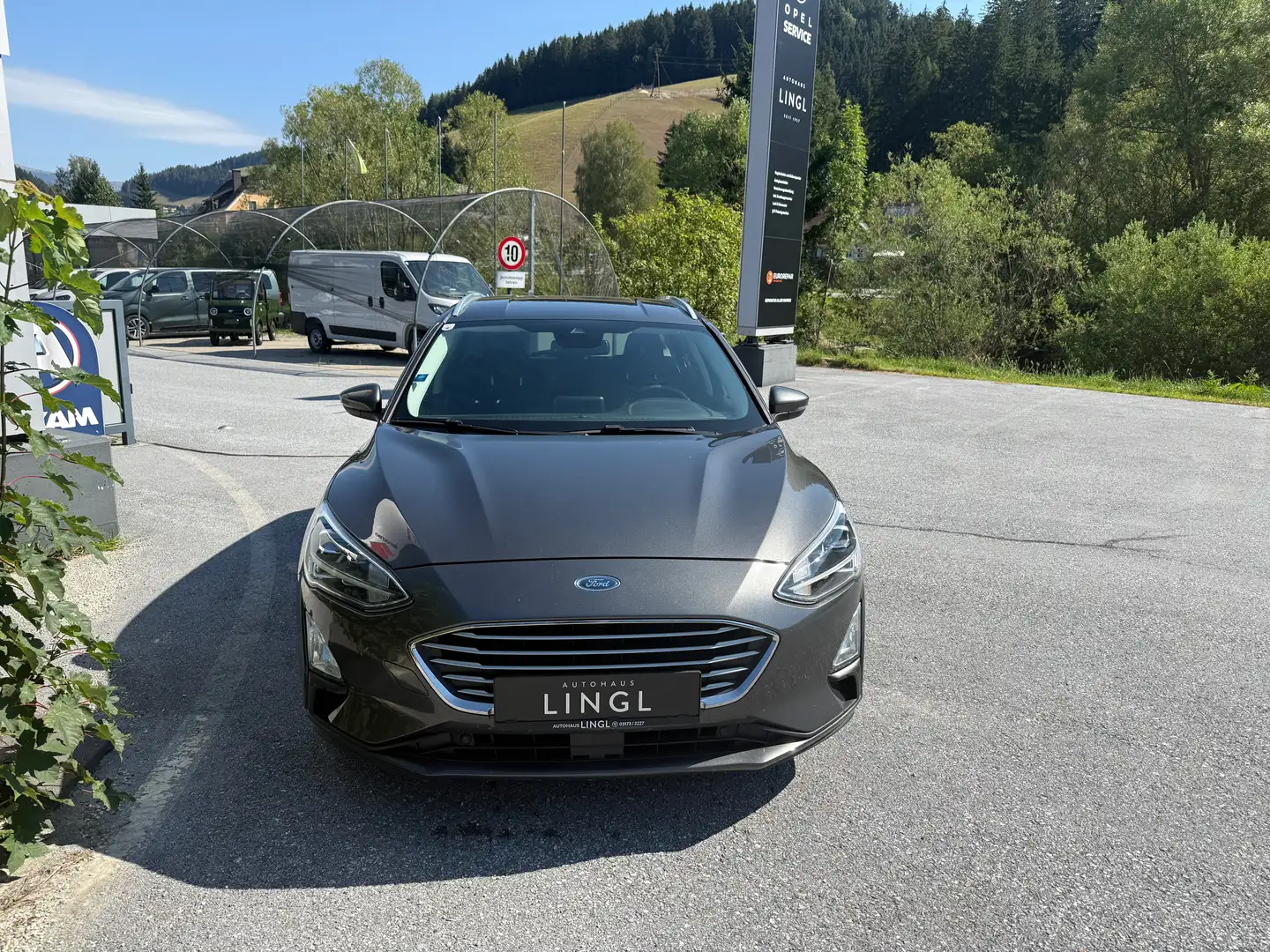 Ford Focus 1.5 TDCI Turnier Titanium Grau - 2