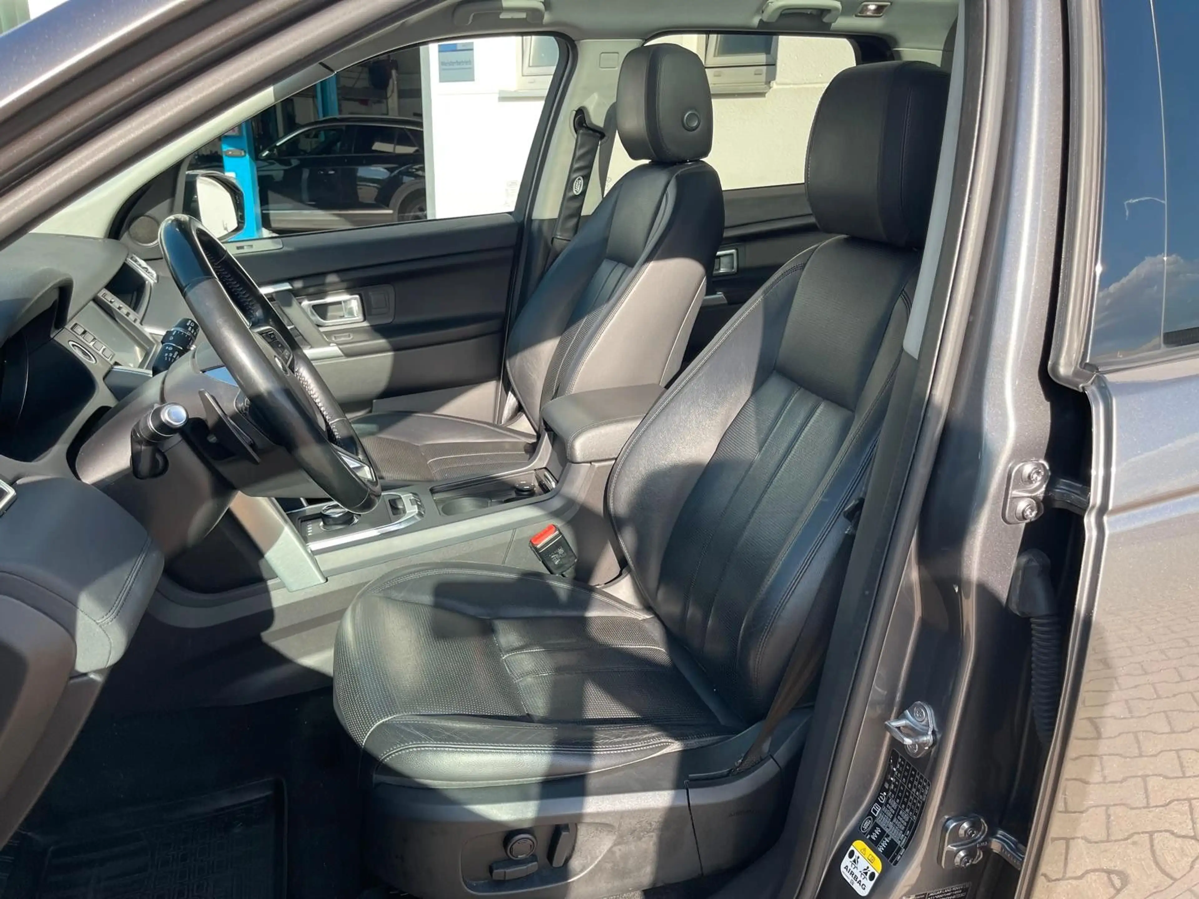 Land Rover Discovery Sport SE AWD/PANO/NAVI/SHZ — photo 8