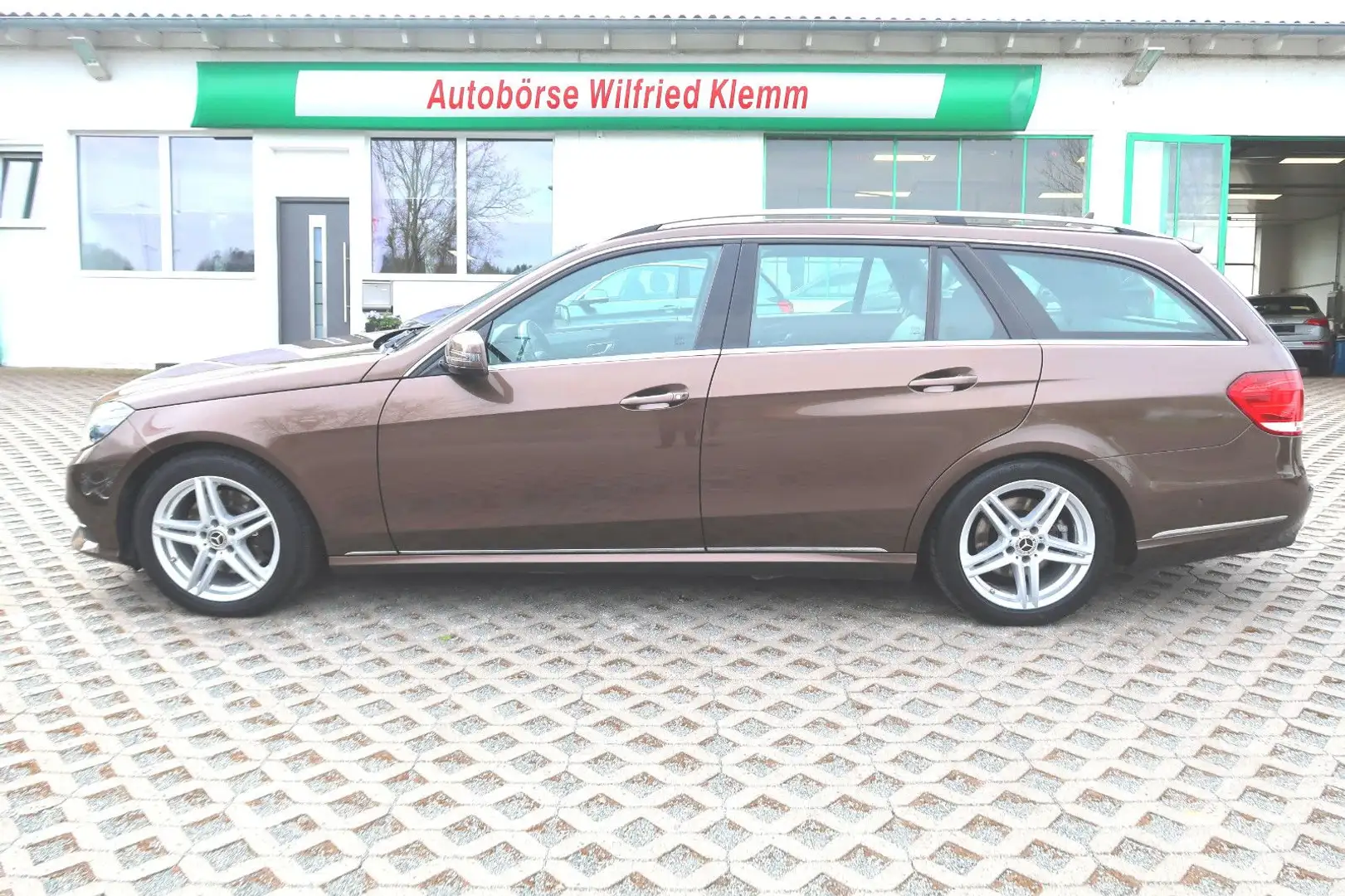 Mercedes-Benz E 300 CDIT"AVANTG"Leder"AHK"LED"Comand"Sitzh"Schh Bruin - 1