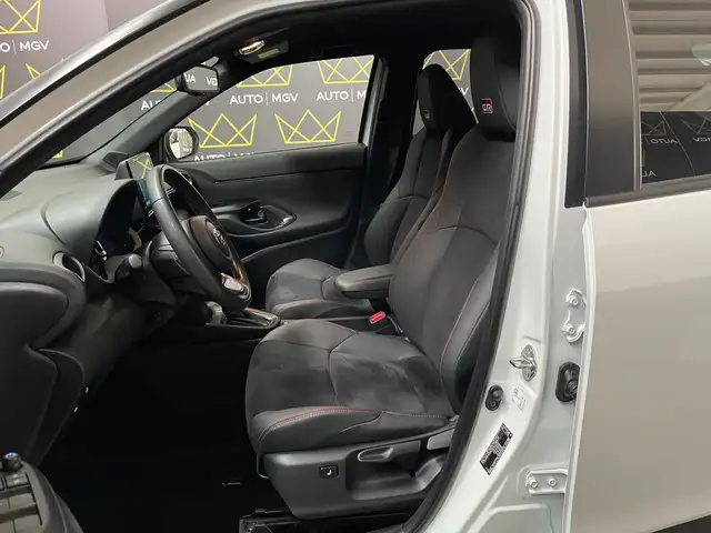 Toyota Yaris Cross view 8