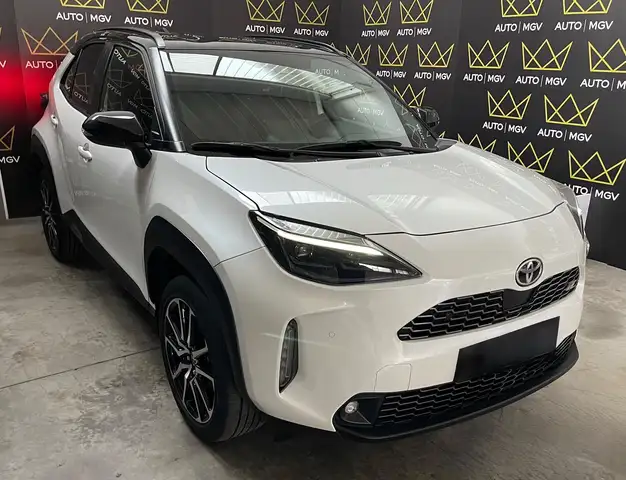Toyota Yaris Cross view 3