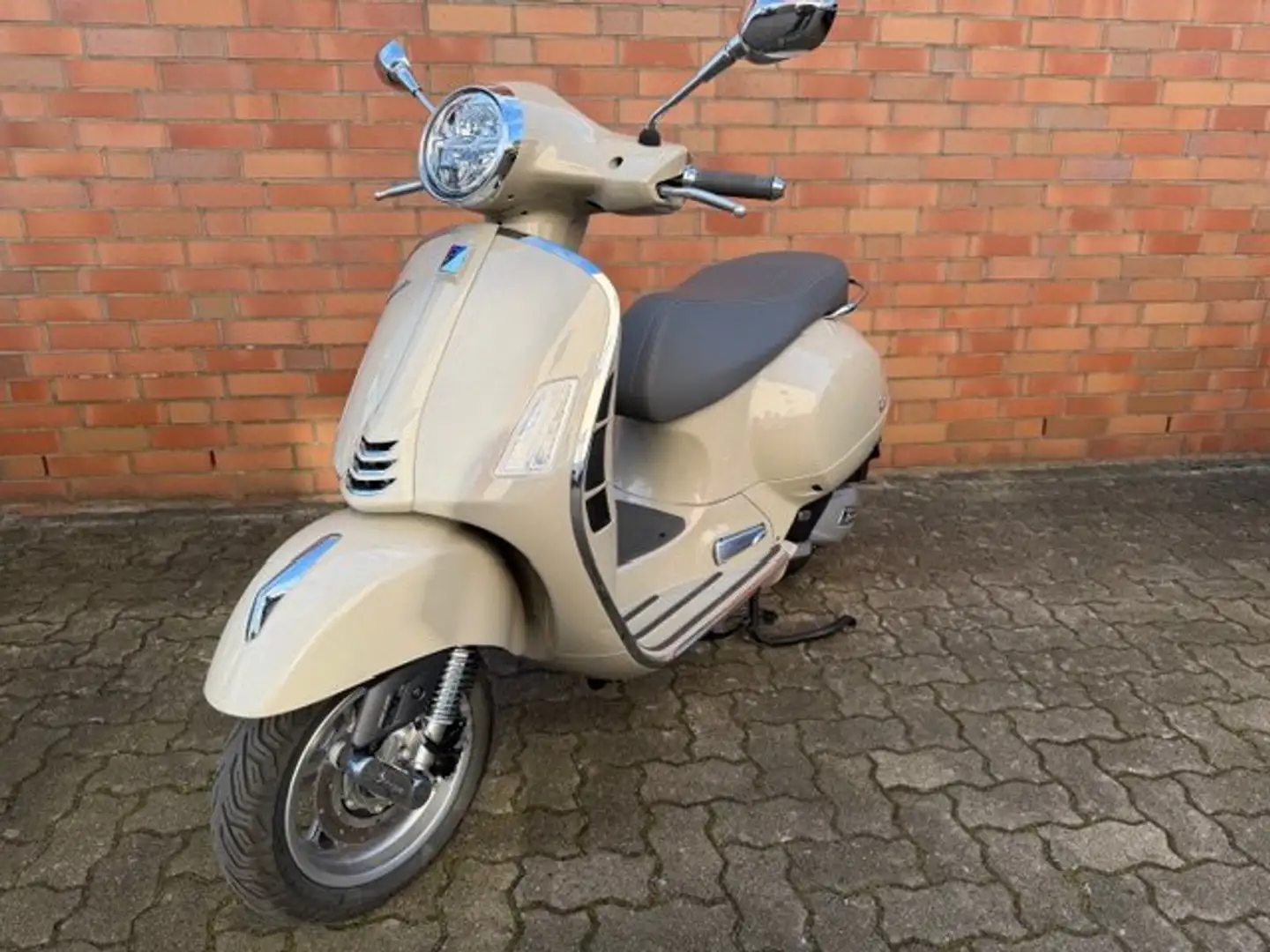 Vespa GTS 125 ABS/ASR Keyless Beige - 1