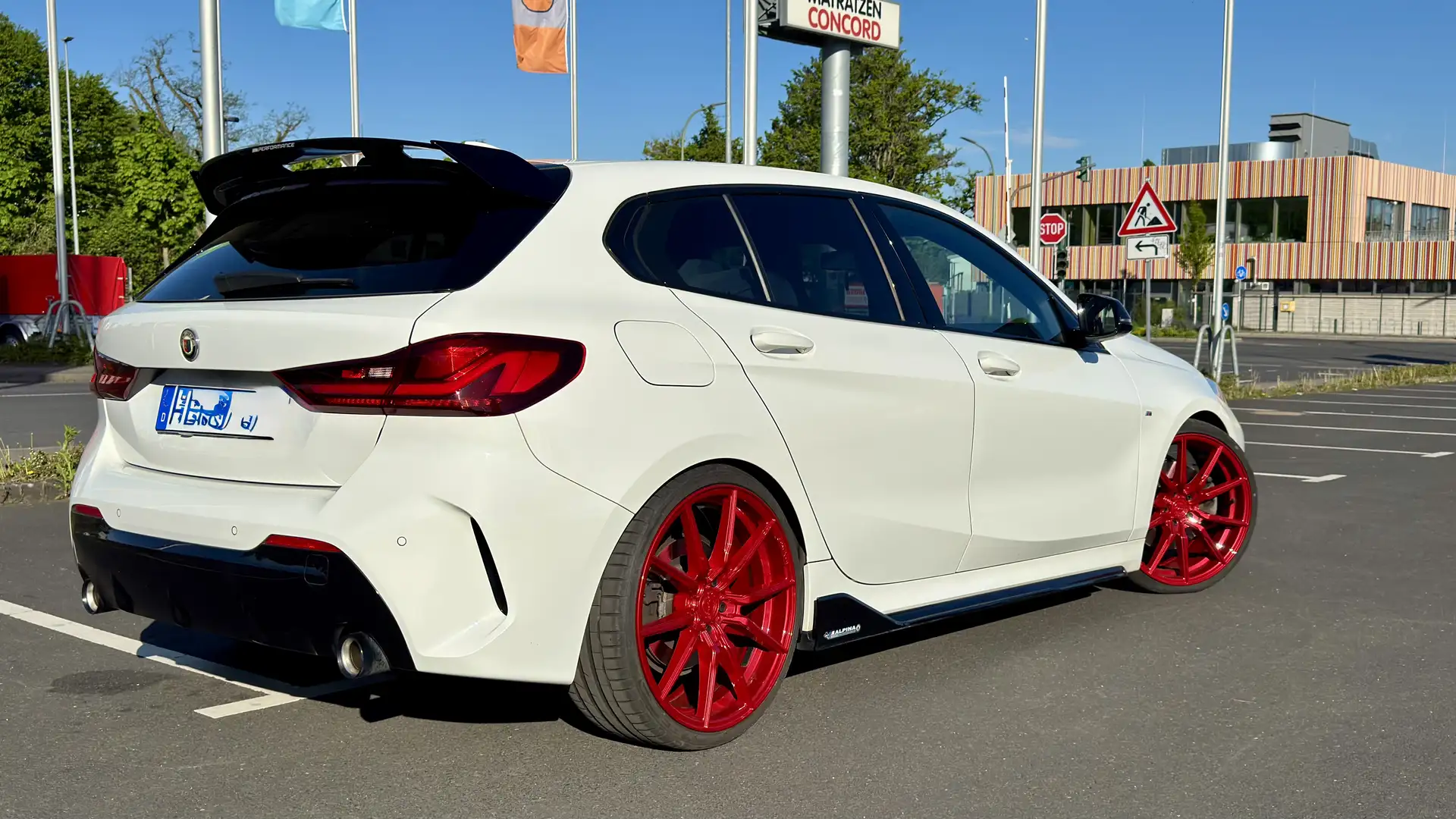 BMW 120 120d M Sport Aut. Alcantara Performance Pa 20 Zoll Weiß - 2