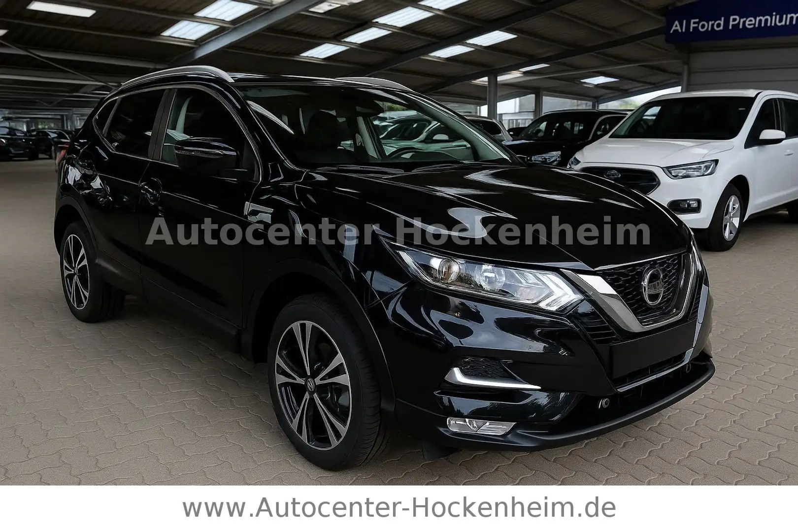 Nissan Qashqai N-Connecta Schwarz - 1