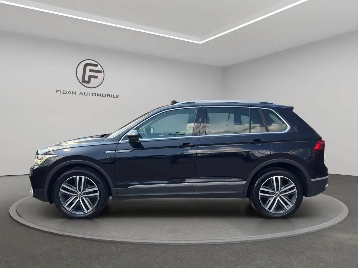 Volkswagen Tiguan Elegance 4M*Virtual*Pano*Matrix*AHK*HUD* Schwarz - 2