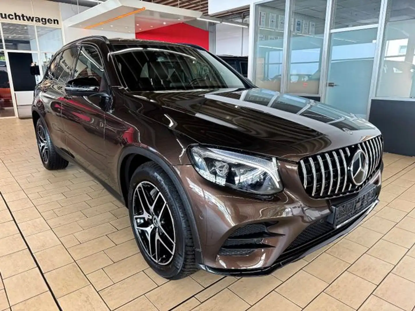 Mercedes-Benz GLC 250 d 4M *AMG+LED+NAVI+LEDER-BRAUN+19'AMG* Bruin - 1