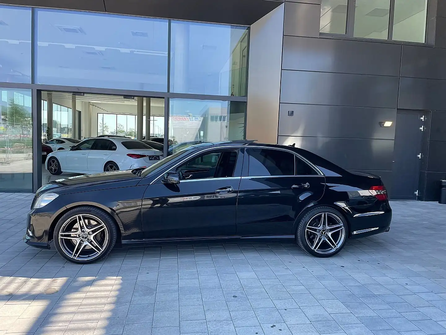Mercedes-Benz E 500 *AMG*4MATIC*SCHIEBEDACH* Noir - 2