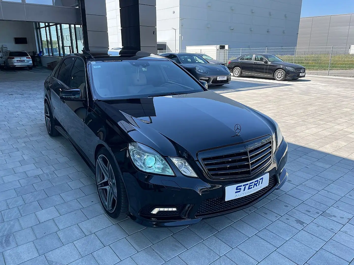 Mercedes-Benz E 500 *AMG*4MATIC*SCHIEBEDACH* Noir - 1
