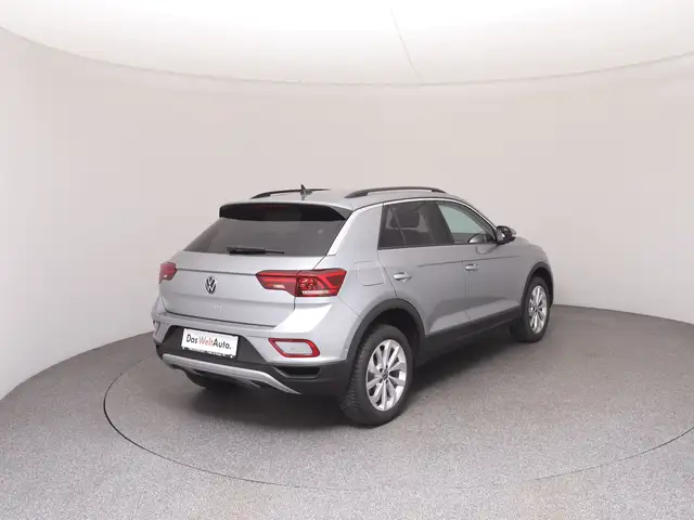 Volkswagen T-Roc view 4