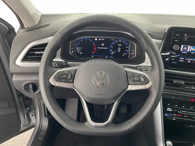 Volkswagen T-Roc view 12