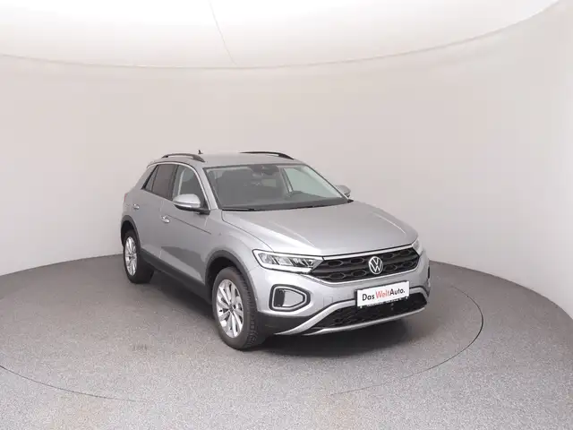 Volkswagen T-Roc view 2