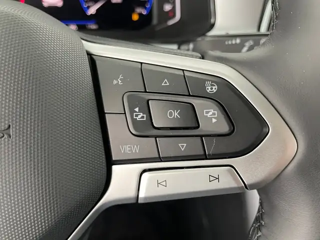 Volkswagen T-Roc view 14