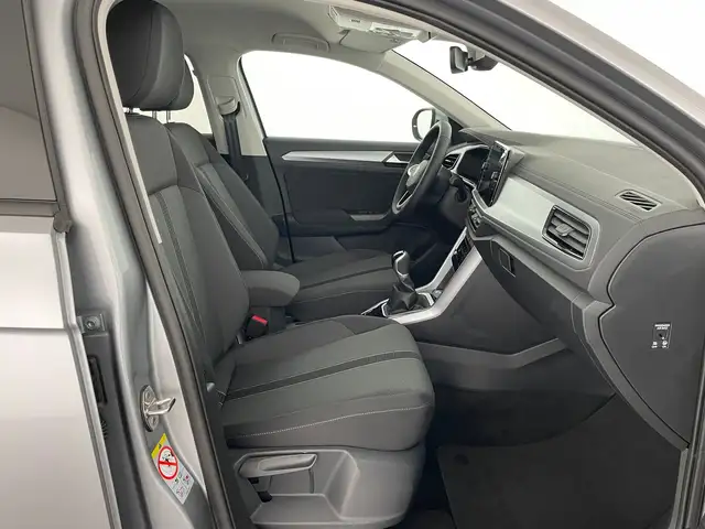 Volkswagen T-Roc view 9