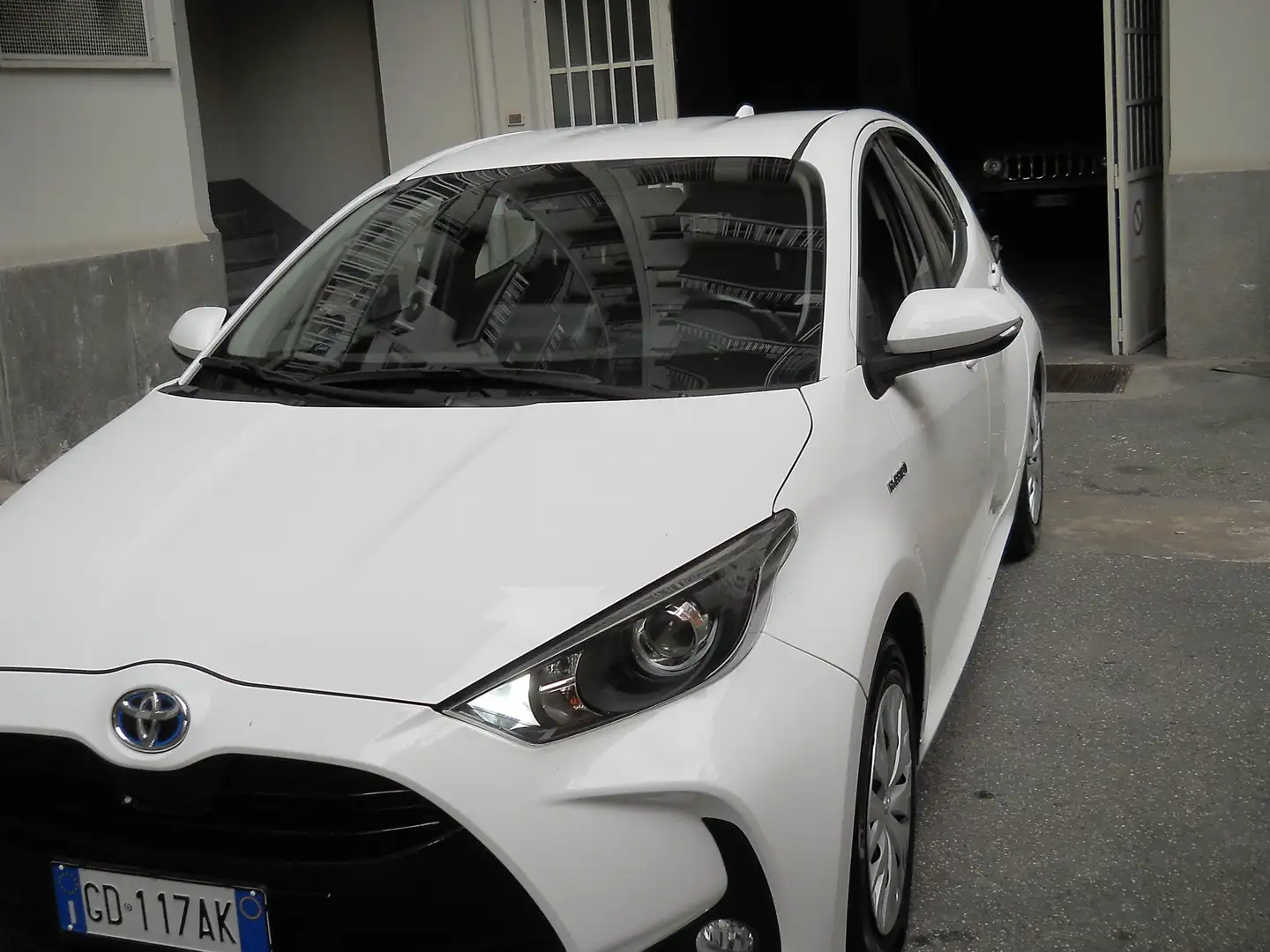 Toyota Yaris Yaris 1.5h Business Bianco - 1