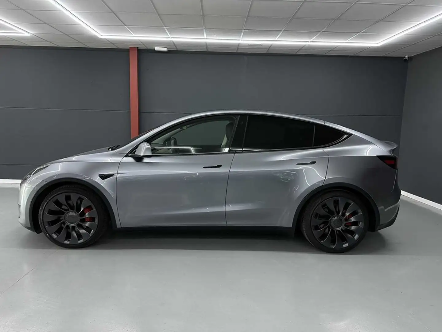 Tesla Model Y Performance Dual Motor 33.800 neto FSD Argintiu - 2