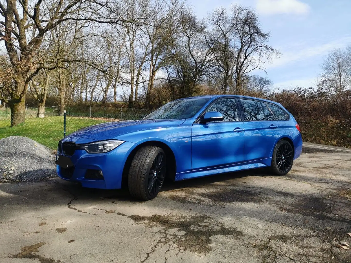 BMW 335 335d Touring xDrive Aut. plava - 1