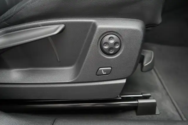 Audi Q5 view 10