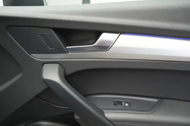 Audi Q5 view 9