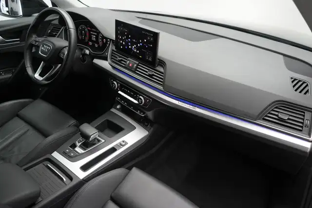 Audi Q5 view 8