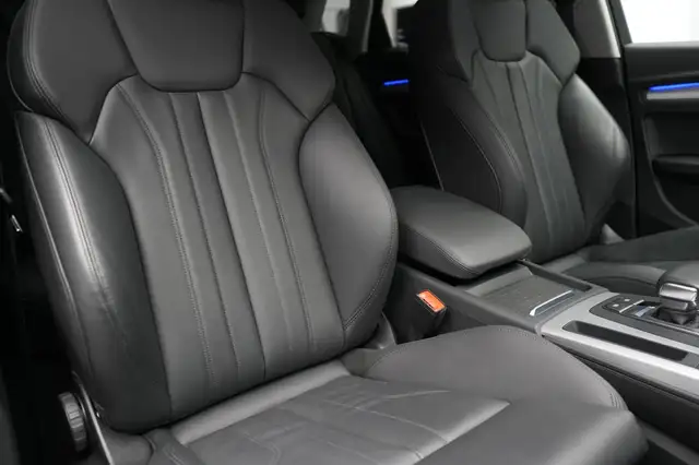 Audi Q5 view 11