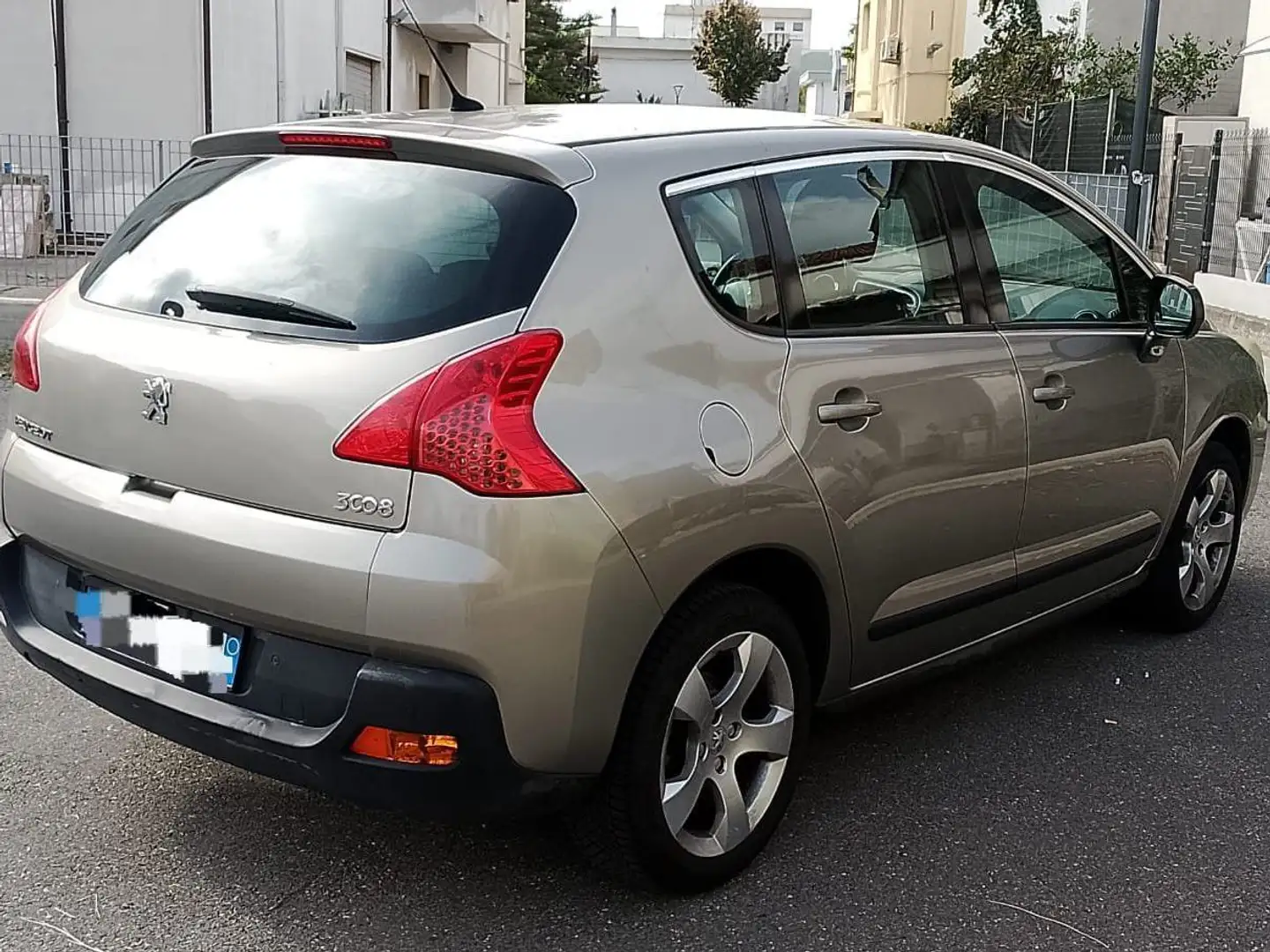 Peugeot 3008 3008 I 1.6 hdi 8v Premium 112cv robot Beige - 1