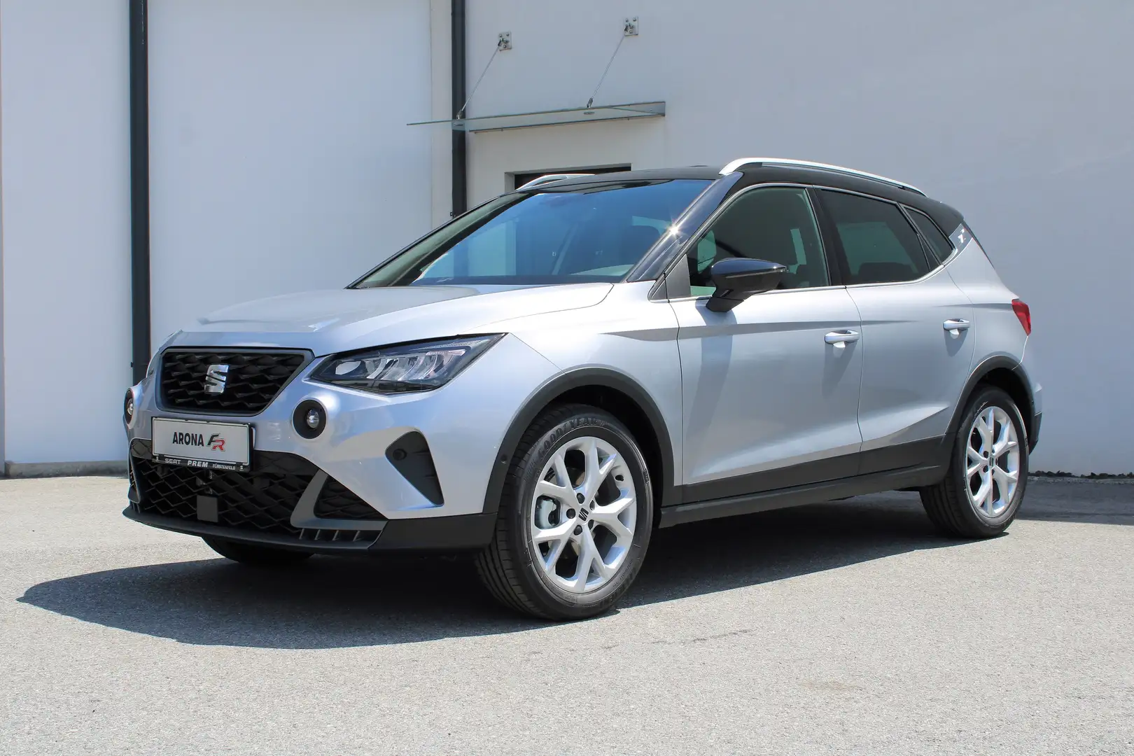SEAT Arona FR 1.0 TSI 95 PS mit perfekter Mehrausstattung! Silber - 2