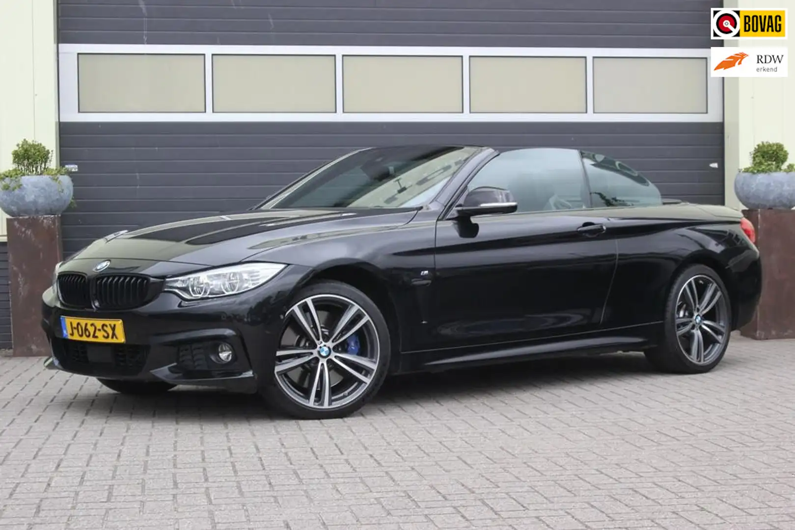 BMW 440 4-serie Cabrio 440i xDrive High Executive M Sport Zwart - 1