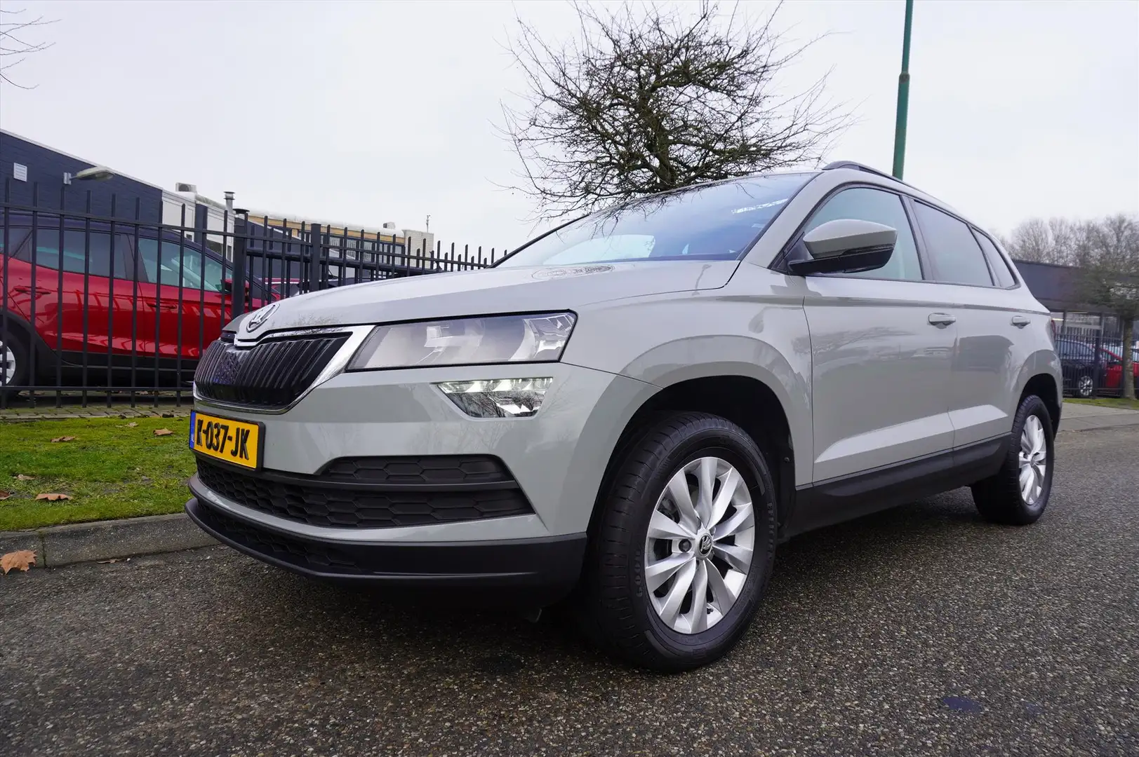 Skoda Karoq 1.5 TSI ACT Greentech 150pk Business Edition Panor Gris - 1